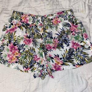 Suupppeerrrr cute floral spring/summer time shorts